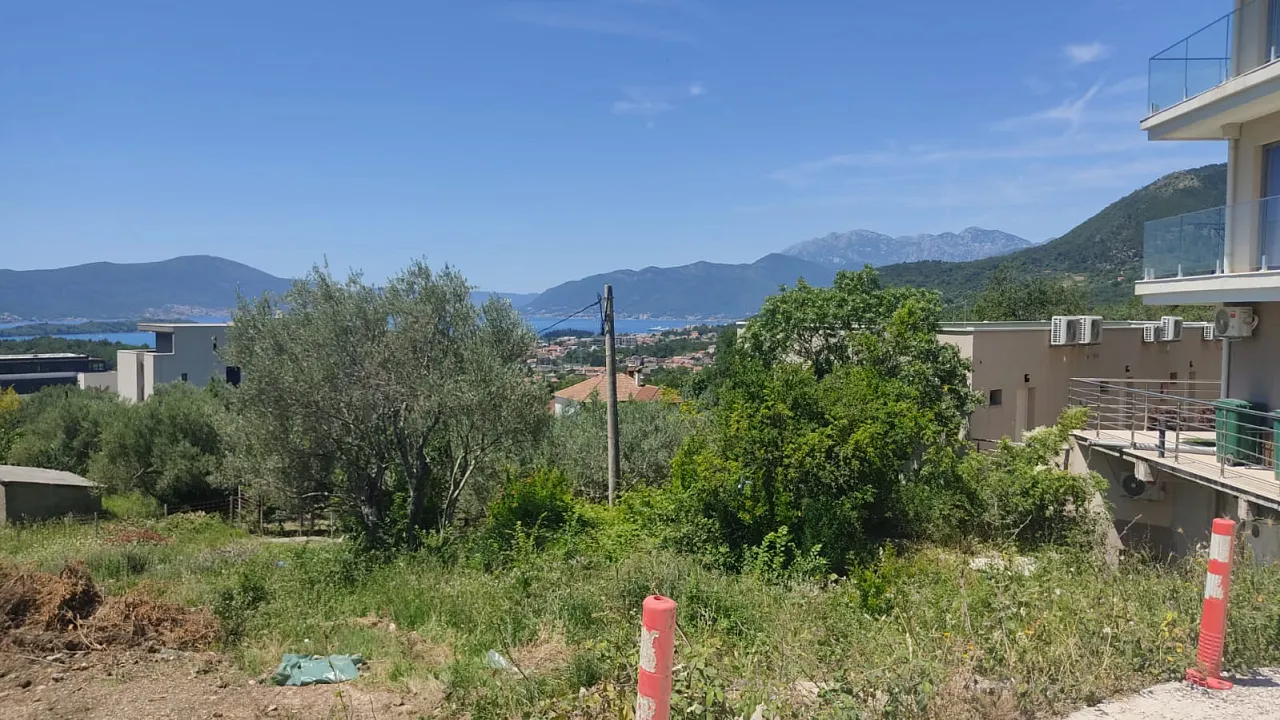 BAUGRUNDSTÜCK MIT MEERBLICK IN KAVAČ ZU VERKAUFEN